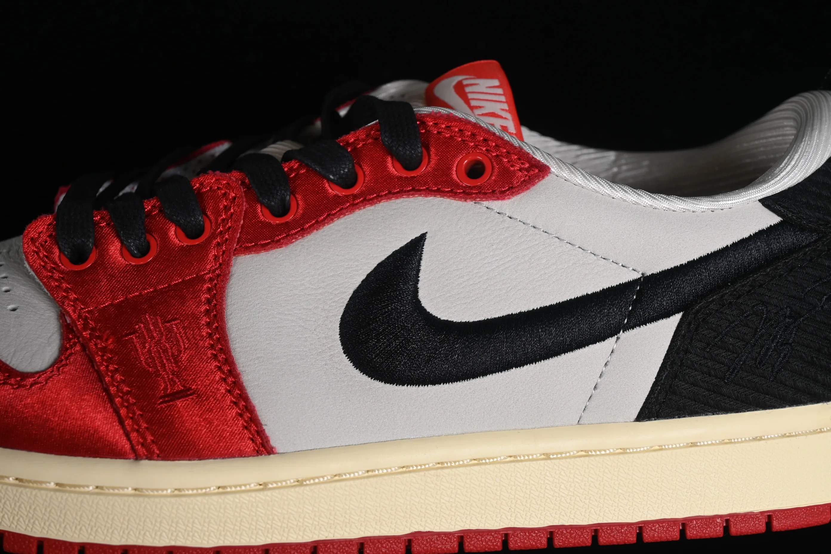 All categories Air Jordan Jordan series basketball shoes Air Jordan 1 Low G version pure original Trophy Room x Jordan 1 Low OG "Away" AJ1 Joe 1 Jordan's son low-top cultural casual sneakers FN0432-100